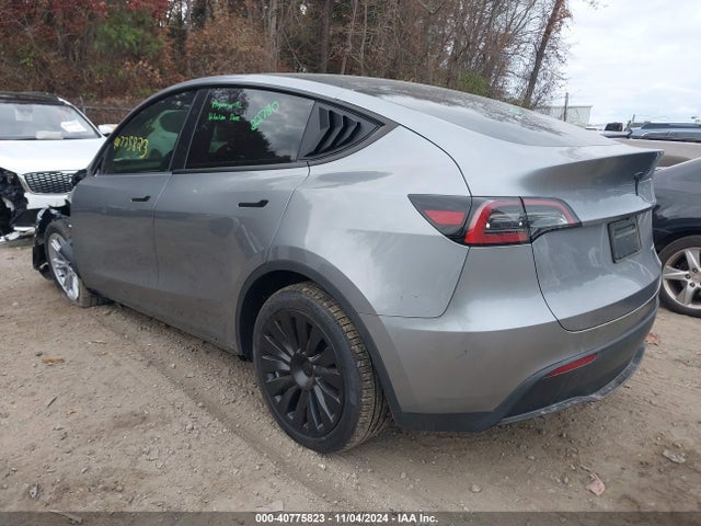 2024 TESLA MODEL Y 7SAYGDEE9RA287962 Photo 2