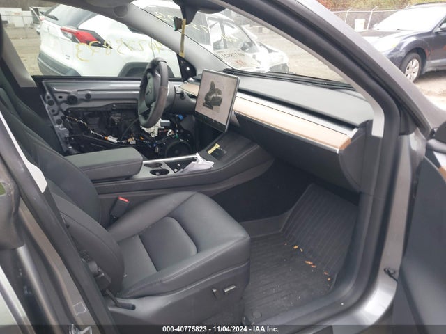 2024 TESLA MODEL Y 7SAYGDEE9RA287962 Photo 4