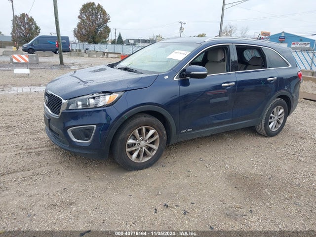KIA Sorento Lx V6 2017 5XYPGDA51HG322485 Image 2