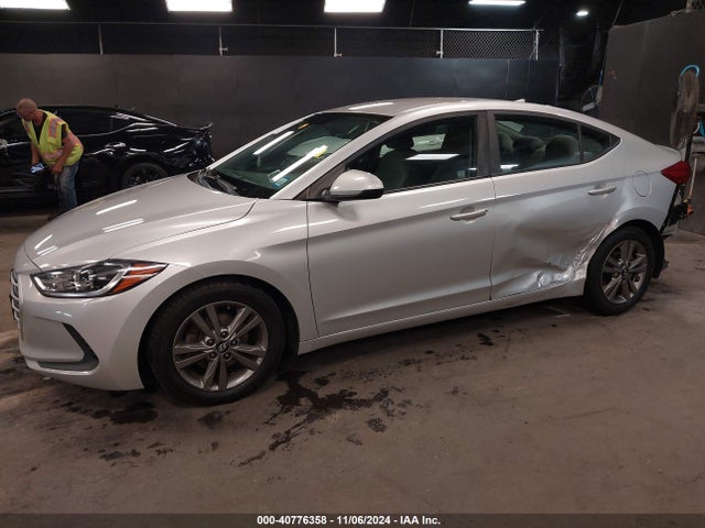 Hyundai ELANTRA SEL 2018 5NPD84LF4JH328219 Image 2