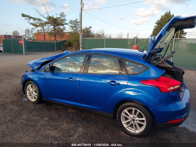 Ford FOCUS SE 2018 1FADP3K25JL308848 Image 3