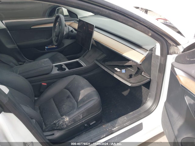 2023 TESLA MODEL 3 5YJ3E1EAXPF568063 Photo 4