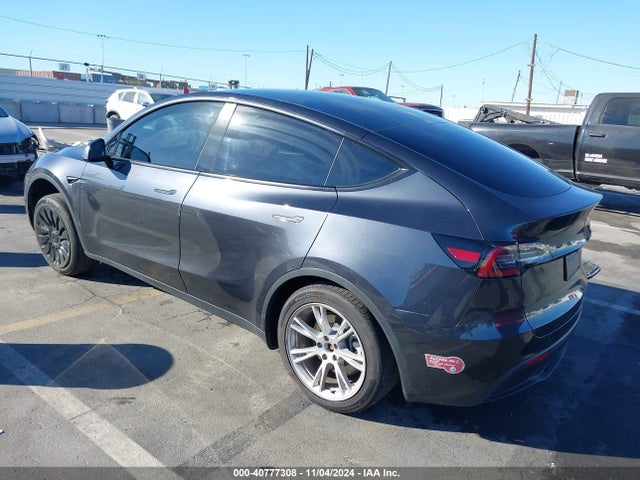 2024 TESLA MODEL Y 7SAYGDEE8RF064850 Photo 2