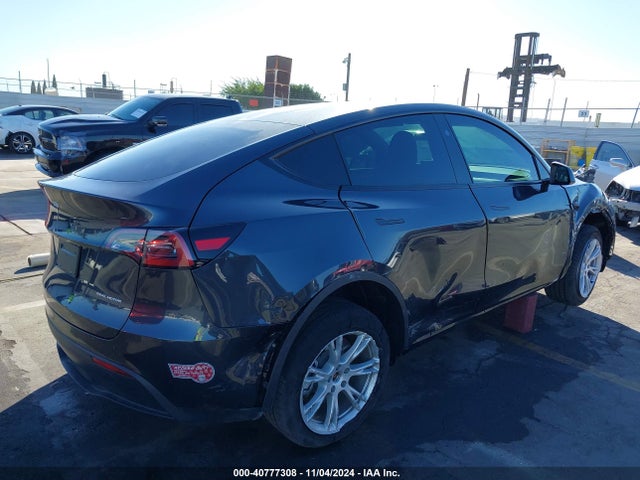 2024 TESLA MODEL Y 7SAYGDEE8RF064850 Photo 3