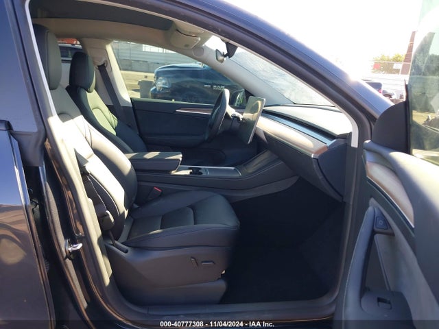 2024 TESLA MODEL Y 7SAYGDEE8RF064850 Photo 4