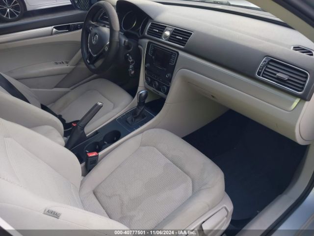 1VWAT7A38HC070298 Volkswagen Passat 1.8t S