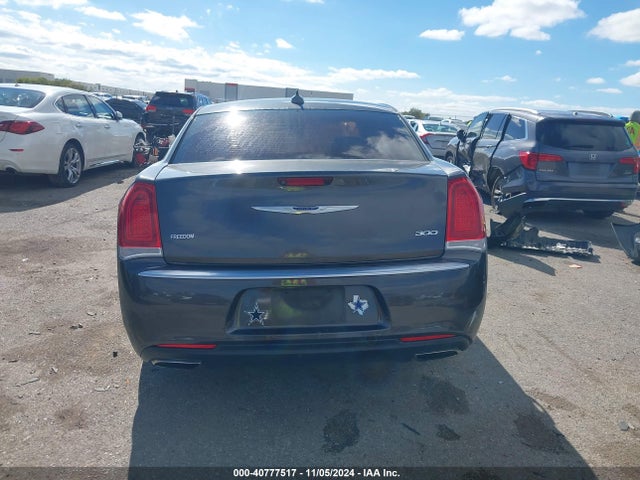 Chrysler 300 Touring 2019 2C3CCAAG1KH569061 Image 17
