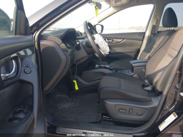 5N1AT2MV6JC802240 Nissan ROGUE SV