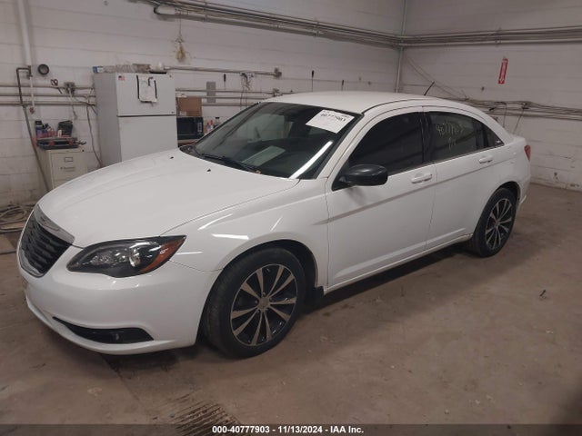 1C3CCBBG1EN157657 Chrysler 200 Touring