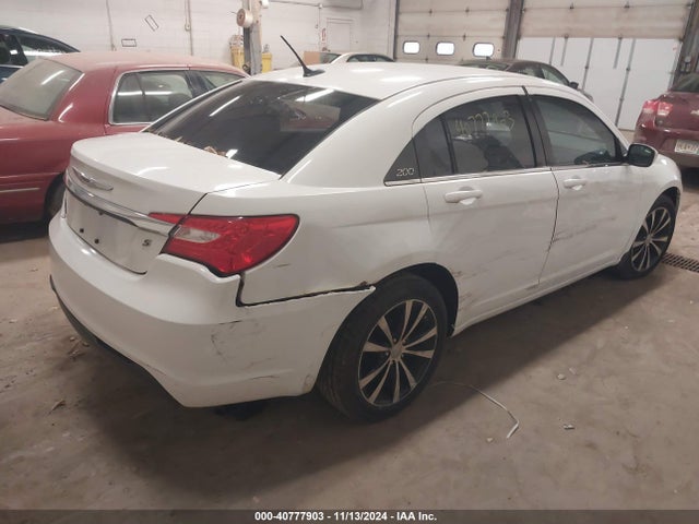 1C3CCBBG1EN157657 Chrysler 200 Touring