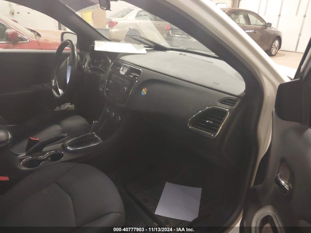 1C3CCBBG1EN157657 Chrysler 200 Touring