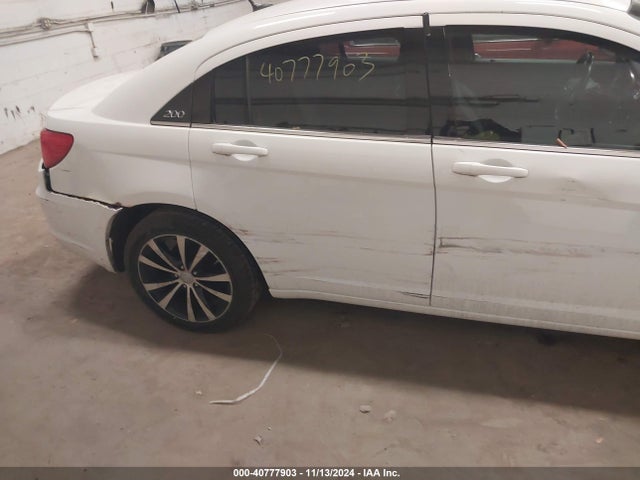 1C3CCBBG1EN157657 Chrysler 200 Touring
