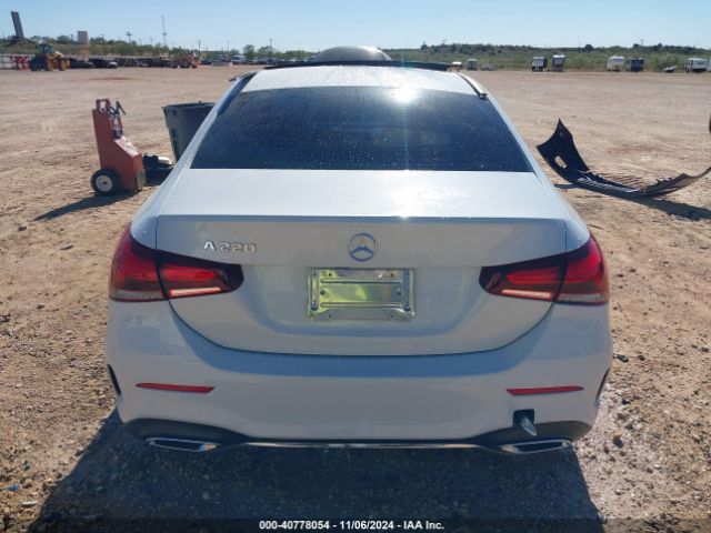 WDD3G4EB9KW021039 Mercedes-Benz A 220