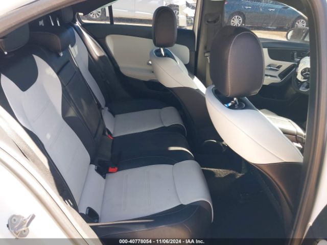 WDD3G4EB9KW021039 Mercedes-Benz A 220