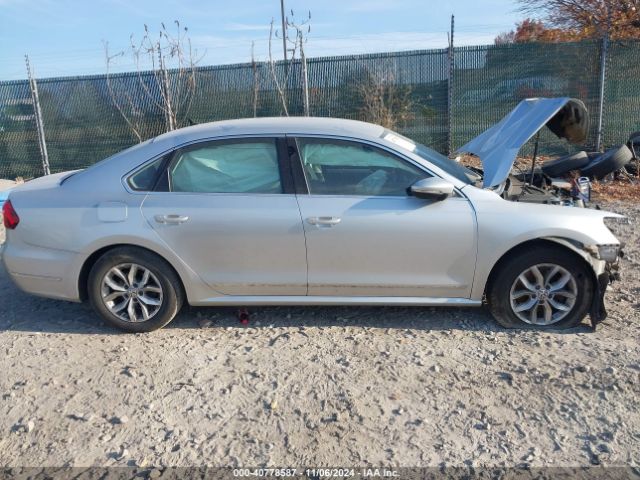 1VWAT7A35HC032611 Volkswagen Passat 1.8t S