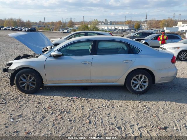 1VWAT7A35HC032611 Volkswagen Passat 1.8t S