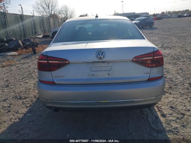 1VWAT7A35HC032611 Volkswagen Passat 1.8t S