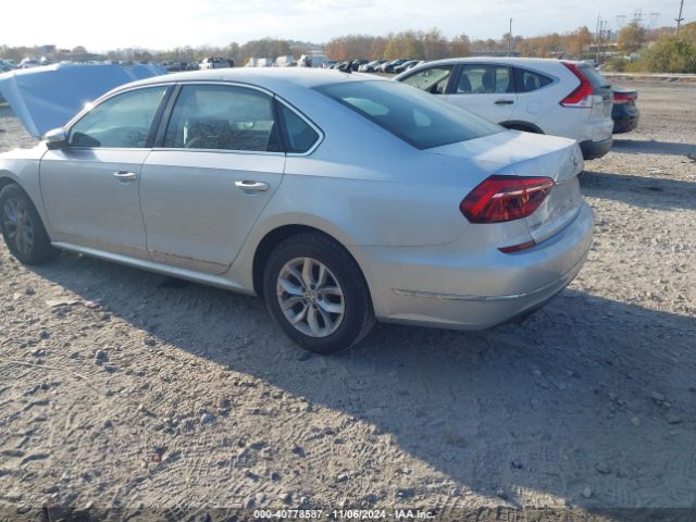 1VWAT7A35HC032611 Volkswagen Passat 1.8t S