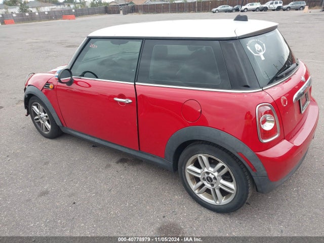 2011 MINI COOPER WMWSU3C52BT095276 Photo 2