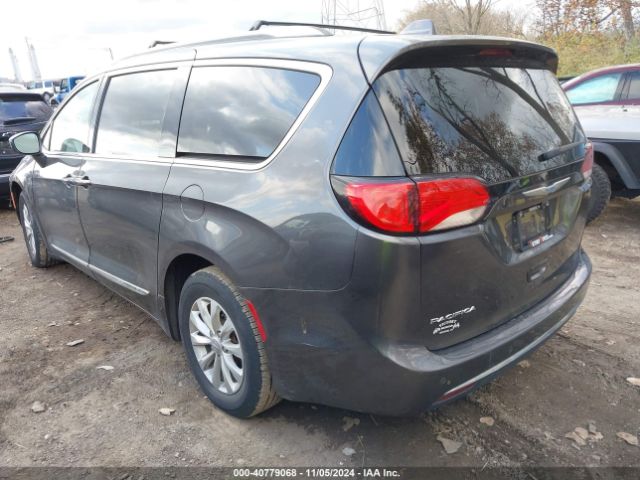 2018 CHRYSLER PACIFICA 2C4RC1BG1JR142685 Photo 2