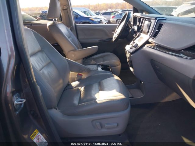 5TDYZ3DC4HS778129 Toyota Sienna Xle 8 Passenger