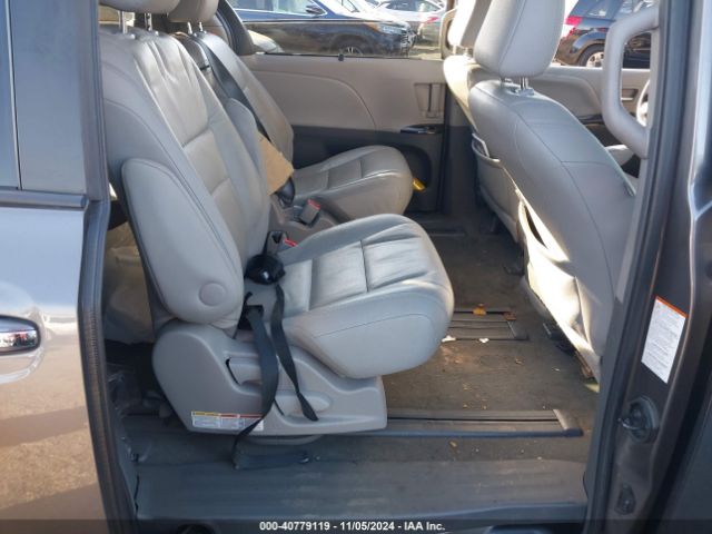 5TDYZ3DC4HS778129 Toyota Sienna Xle 8 Passenger