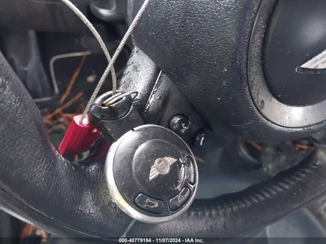 2011 MINI COOPER WMWSU3C58BT096450 Photo 10