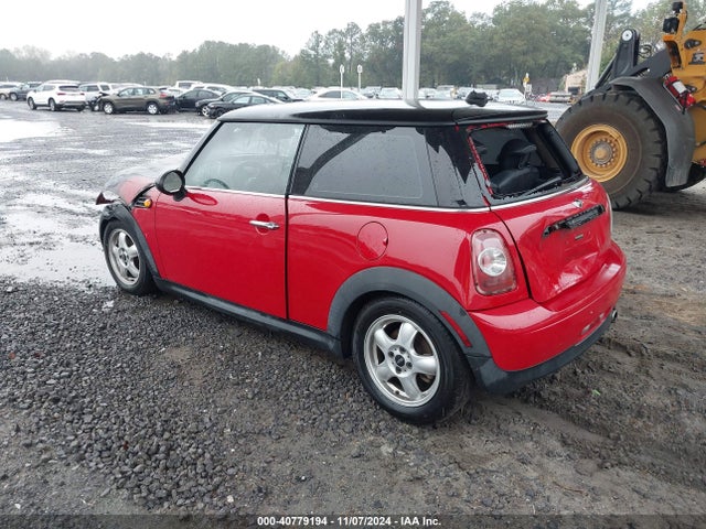 2011 MINI COOPER WMWSU3C58BT096450 Photo 2