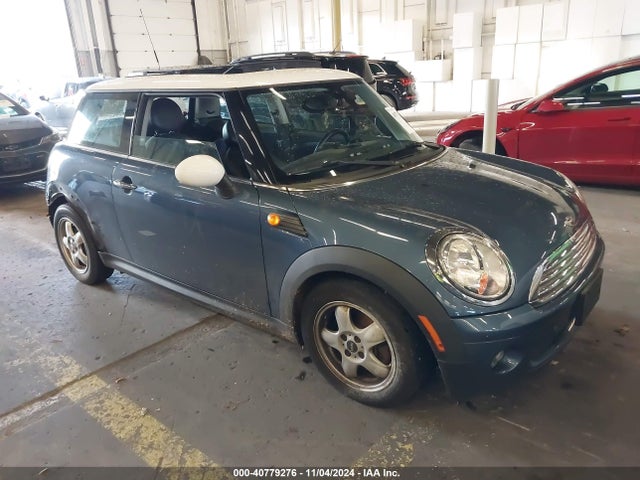 2010 MINI COOPER WMWMF3C5XATZ64126 Photo 0
