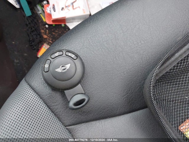 2010 MINI COOPER WMWMF3C5XATZ64126 Photo 10