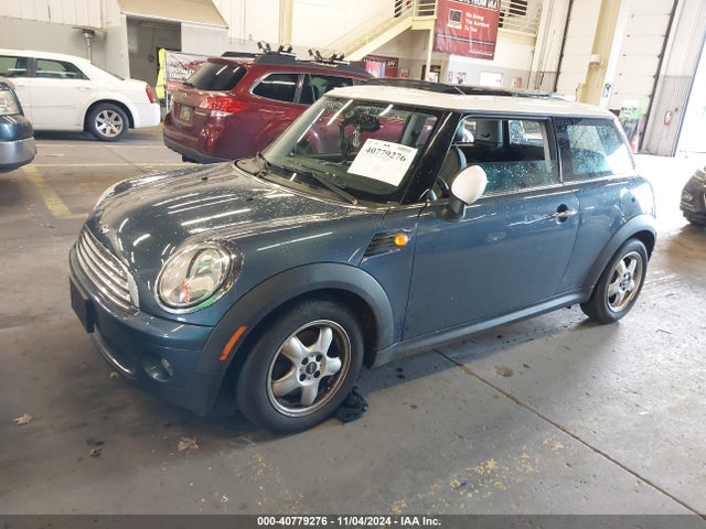 2010 MINI COOPER WMWMF3C5XATZ64126 Photo 1