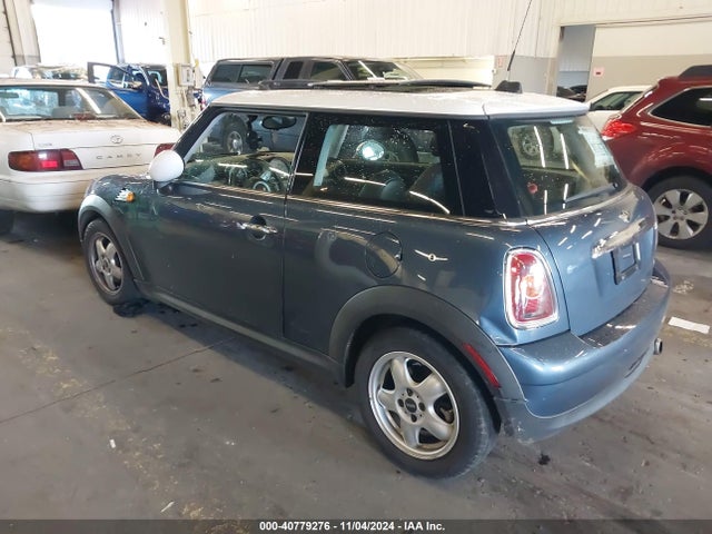 2010 MINI COOPER WMWMF3C5XATZ64126 Photo 2