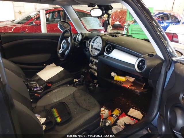 2010 MINI COOPER WMWMF3C5XATZ64126 Photo 4