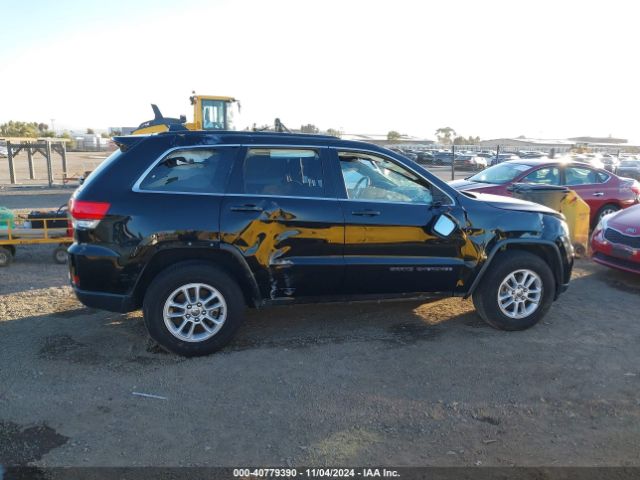1C4RJFAG2JC246017 Jeep Grand Cherokee Laredo 4x4