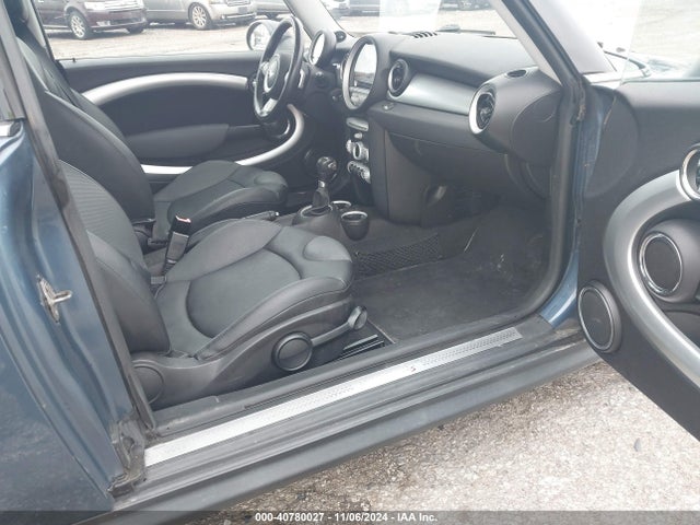 2010 MINI COOPER S CLUBMAN WMWMM3C57ATP93891 Photo 4