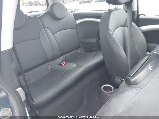 2010 MINI COOPER S CLUBMAN WMWMM3C57ATP93891 Photo 7