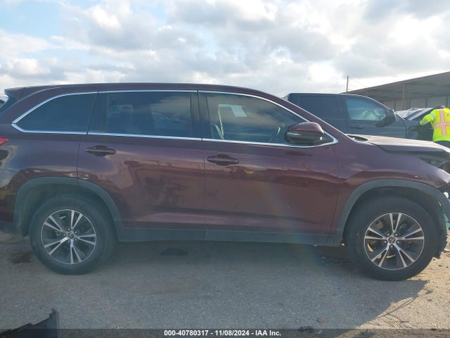 5TDZARFH4KS056853 Toyota Highlander Le