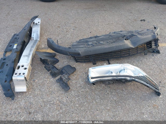 5TDZARFH4KS056853 Toyota Highlander Le