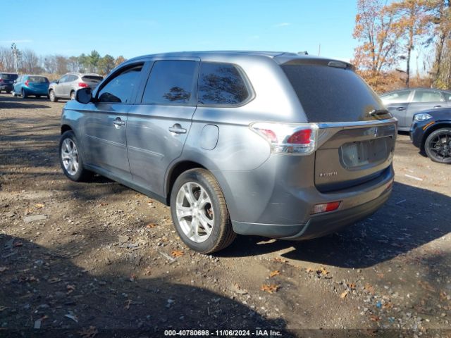 JA4AZ3A31EZ014166 Mitsubishi Outlander Se