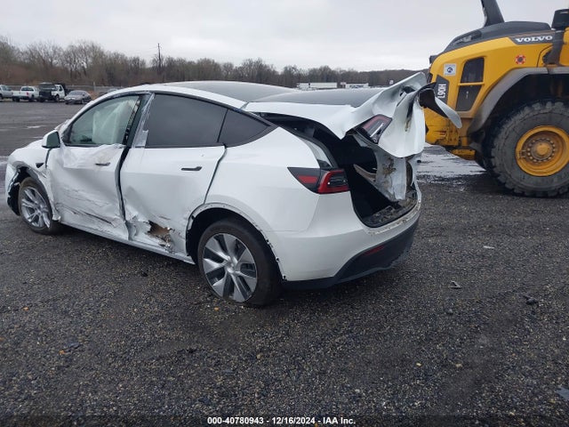 2023 TESLA MODEL Y 7SAYGDEE5PF799248 Photo 2