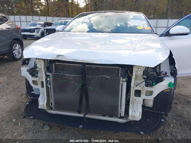 KNALC4J17H5073607 KIA Cadenza Technology