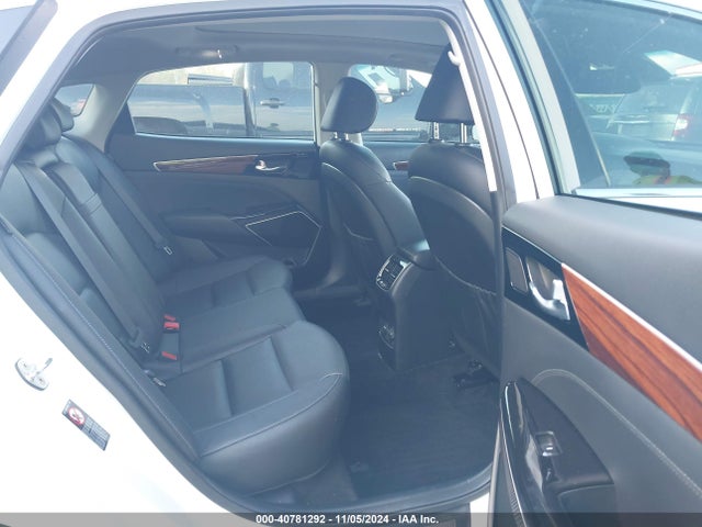 KNALC4J17H5073607 KIA Cadenza Technology