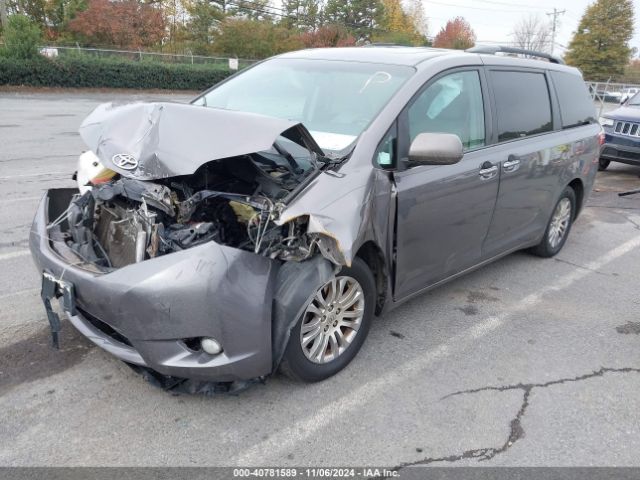 5TDYK3DC7FS586608 Toyota Sienna Xle 8 Passenger