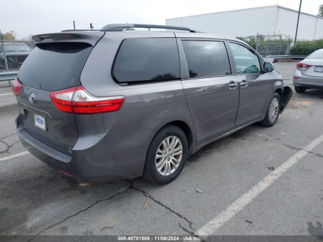 5TDYK3DC7FS586608 Toyota Sienna Xle 8 Passenger