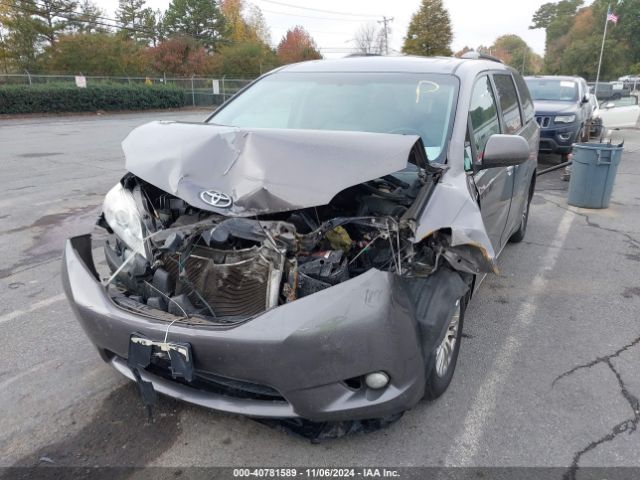 5TDYK3DC7FS586608 Toyota Sienna Xle 8 Passenger