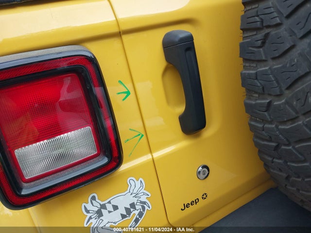 1C4HJXEN2LW233814 Jeep Wrangler Unlimited Sahara 4x4