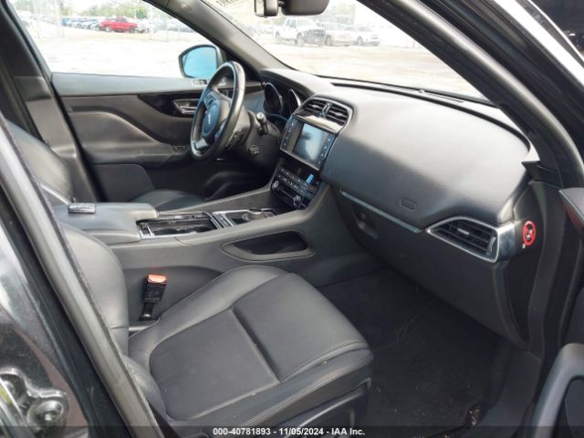 SADCJ2EV0JA268153 Jaguar F-pace 35t Premium
