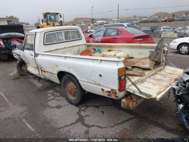 1981 TOYOTA PICKUP / CAB CHASSIS JT4RN44R6B0047898 Photo 2