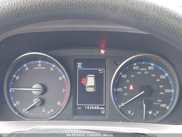 Toyota RAV4 LE 2018 JTMZFREVXJJ186639 Image 7