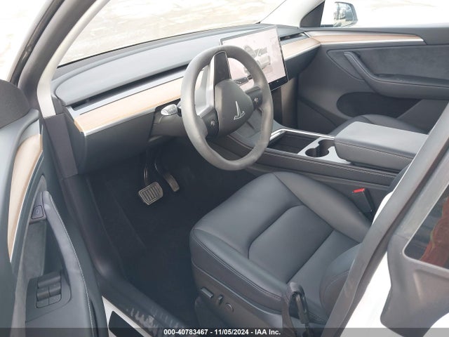 2024 TESLA MODEL Y 7SAYGDEE6RA257592 Photo 4